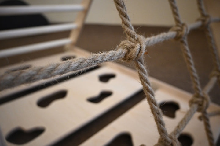 Climb up triangle with natural rope